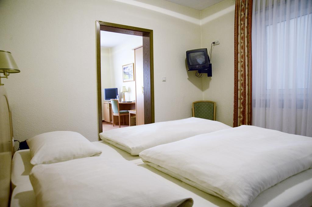 Hotel Am Schloss Darmstaedter Hof Bad Homburg vor der Höhe Habitación foto